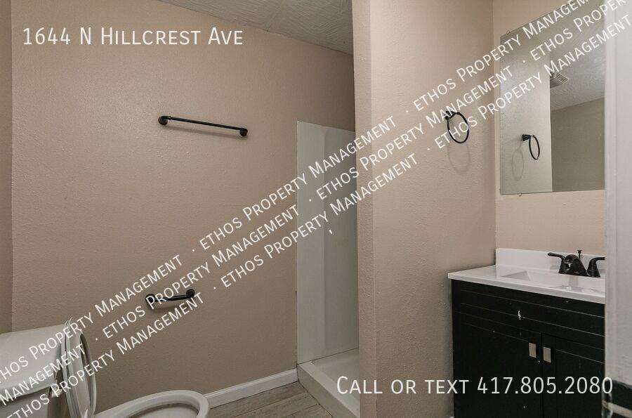 1644 N Hillcrest Ave - Photo 6 of 12