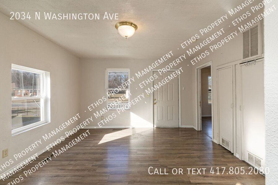 2034 N Washington Ave - Photo 3 of 12