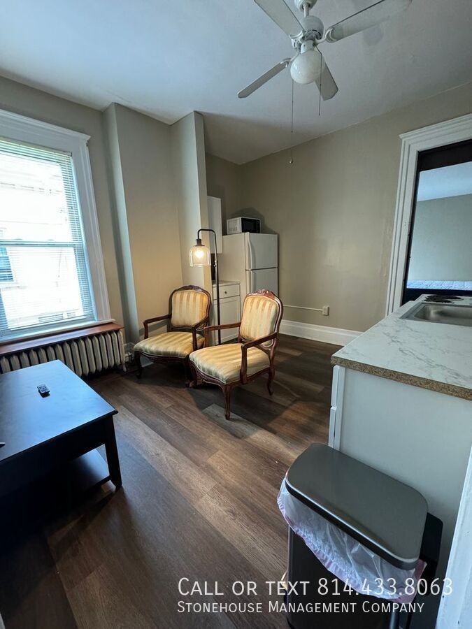 440 W 10th St #7 - Photo 3 of 8