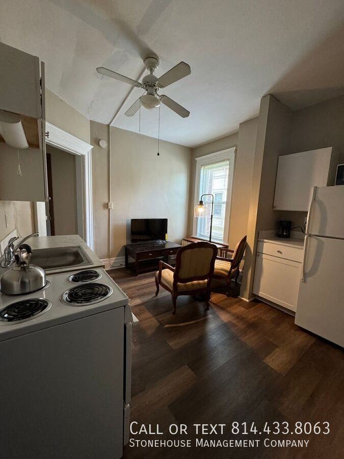 440 W 10th St #7 - Photo 4 of 8