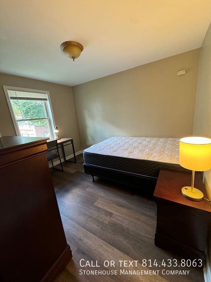 440 W 10th St #7 - Photo 5 of 8