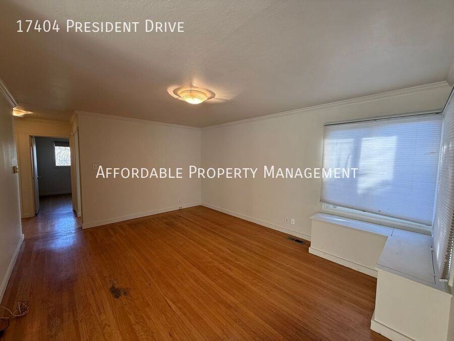 17404 President Dr - Photo 3 of 23