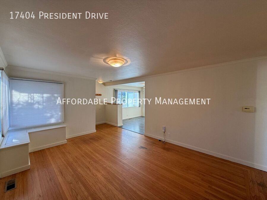 17404 President Dr - Photo 5 of 23