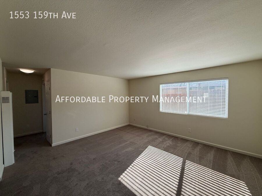 1553 159th Ave - Photo 4 of 19