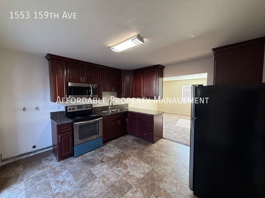 1553 159th Ave - Photo 7 of 19