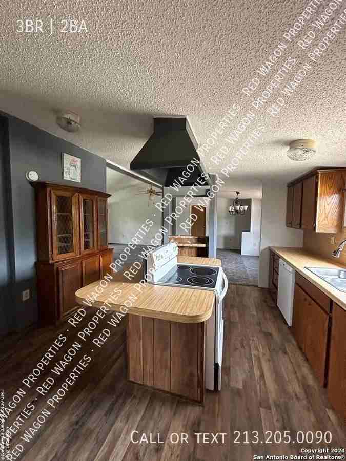 454 Overland Trl - Photo 3 of 17