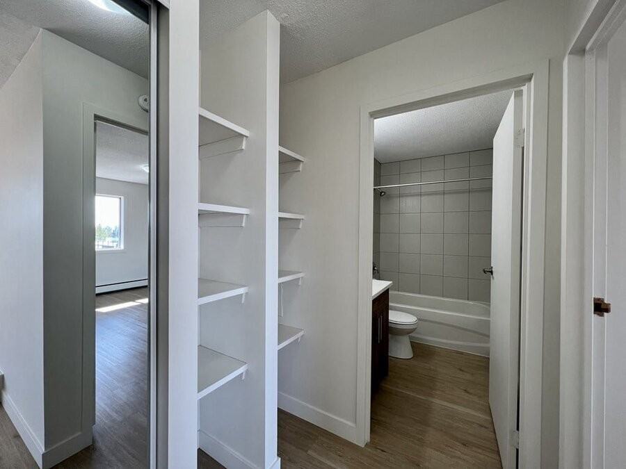 2702 Lake Forest Dr - Photo 3 of 4