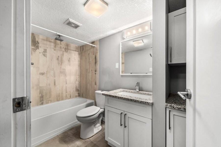 2702 Lake Forest Dr - Photo 4 of 4