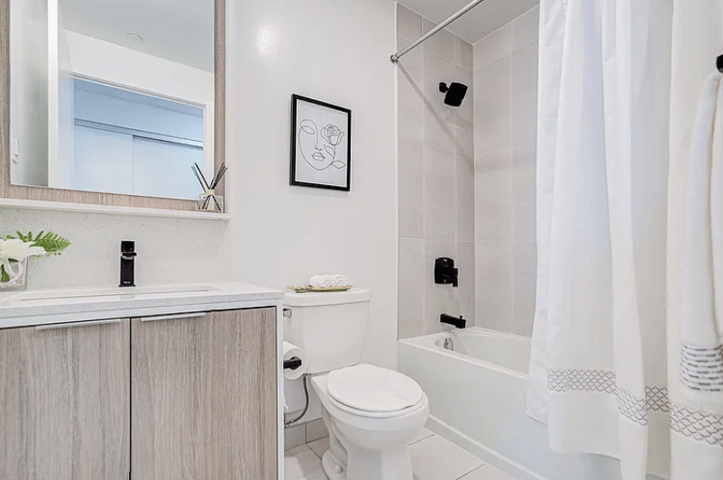 3211 N Hall St - Photo 4 of 4