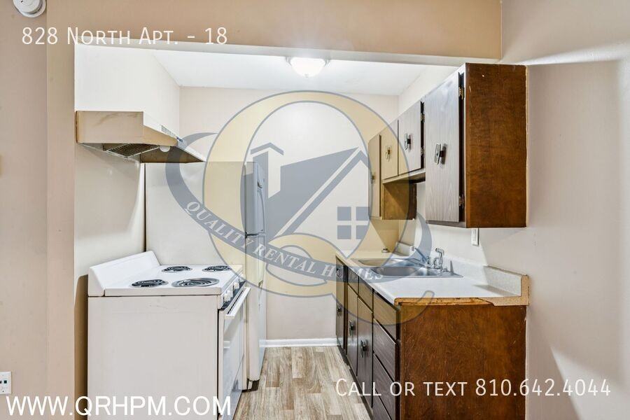 828 North Apt. #18 - Photo 3 of 18