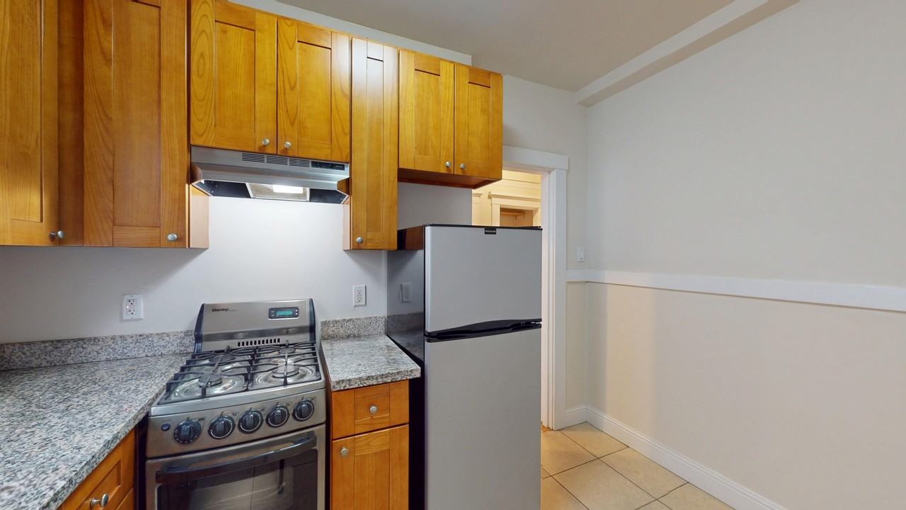 522 Hyde St #11 - Photo 2 of 15