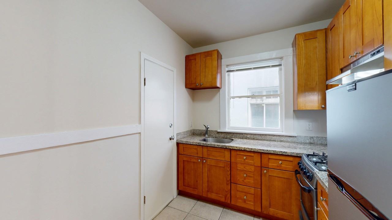 522 Hyde St #11 - Photo 4 of 15