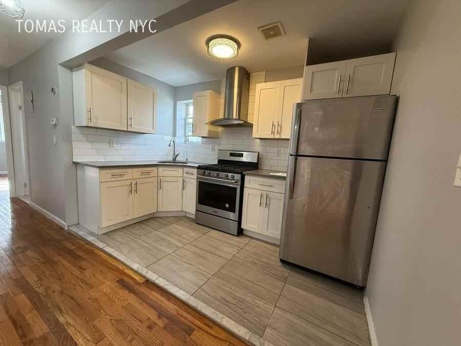 794 Freeman St #3 - Photo 6 of 12