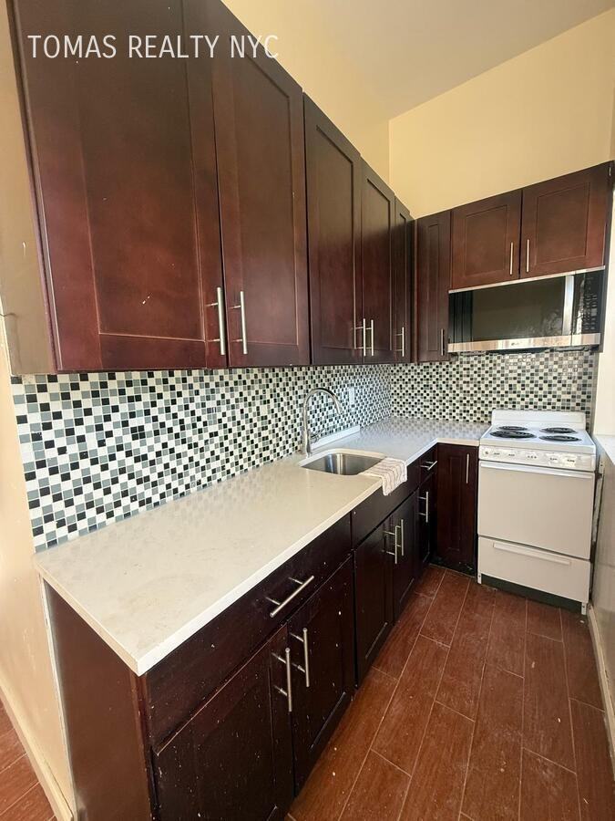 712 E 214th St - Photo 4 of 7