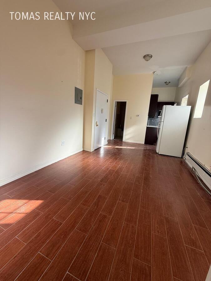 712 E 214th St - Photo 6 of 7