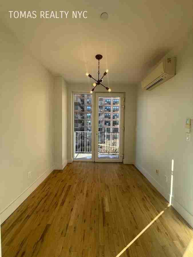 3013 Barker Ave - Photo 3 of 9