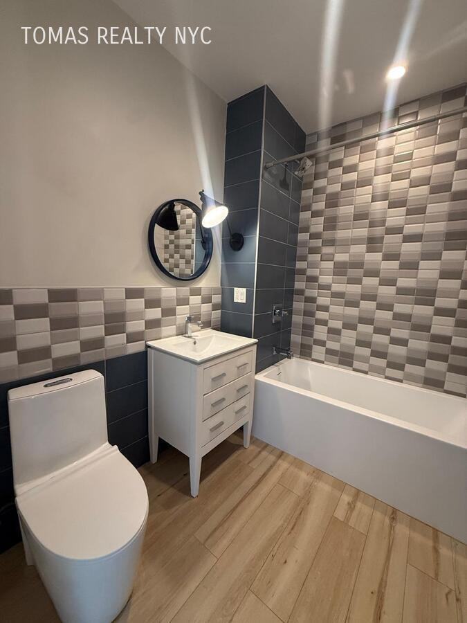 3013 Barker Ave - Photo 4 of 9