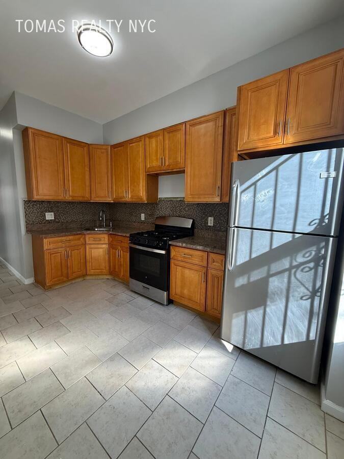 2106 Arthur Ave - Photo 2 of 12