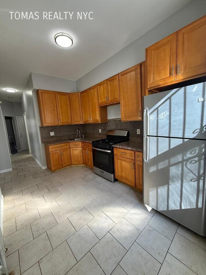 2106 Arthur Ave - Photo 3 of 12