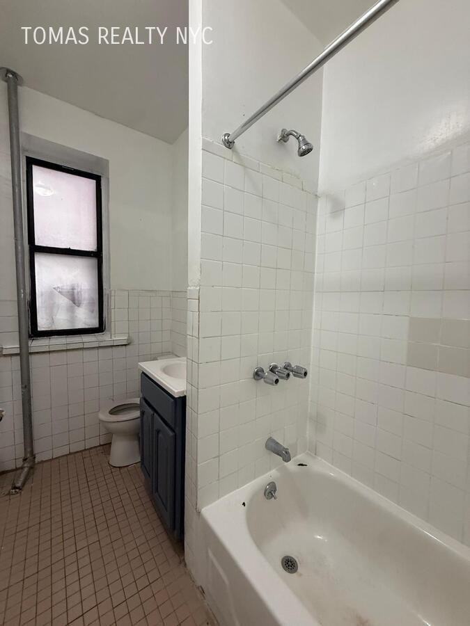 1390 Boston Rd - Photo 4 of 10