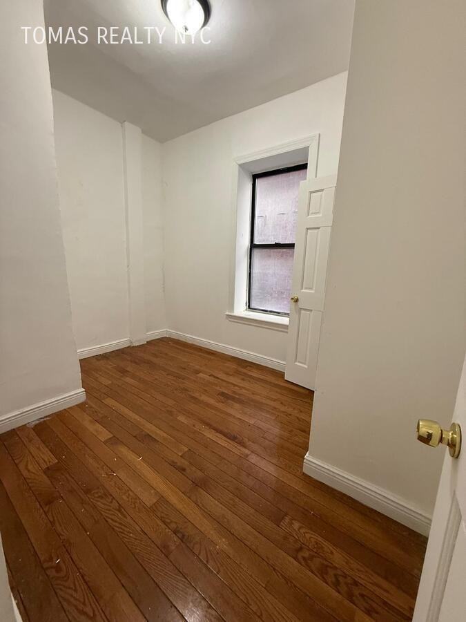 1390 Boston Rd - Photo 5 of 10