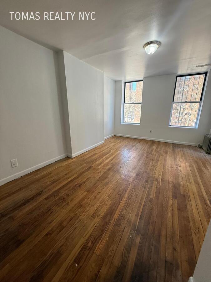 226 Willis Ave - Photo 3 of 4