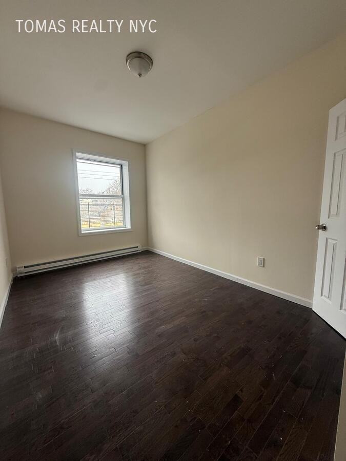 2 Amsterdam Pl - Photo 3 of 9