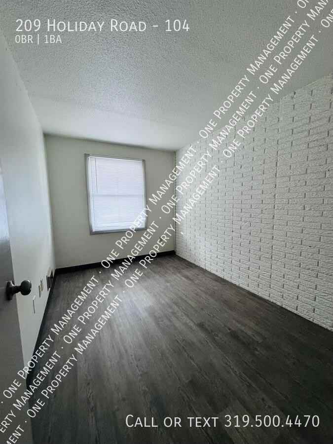 209 Holiday Rd #104 - Photo 4 of 12