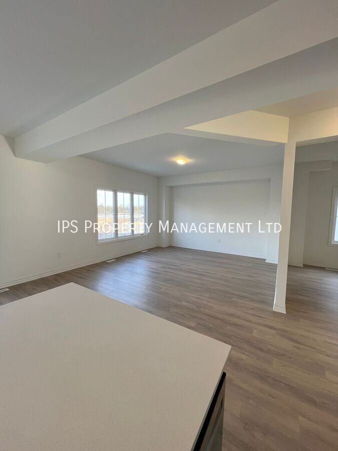 49 Bradden Cres - Photo 3 of 14