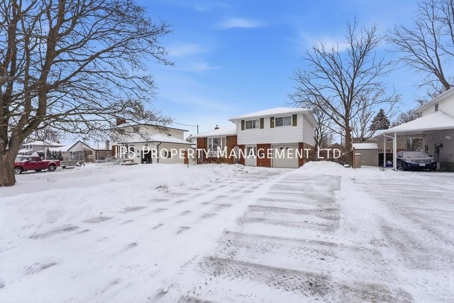 640 Bridge St E - Photo 2 of 33