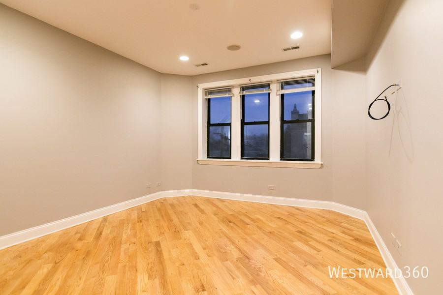 6508 N Seeley Ave #3 - Photo 4 of 11