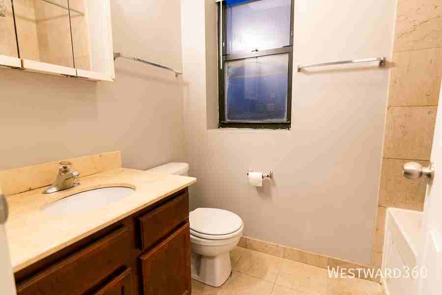 6508 N Seeley Ave #3 - Photo 7 of 11