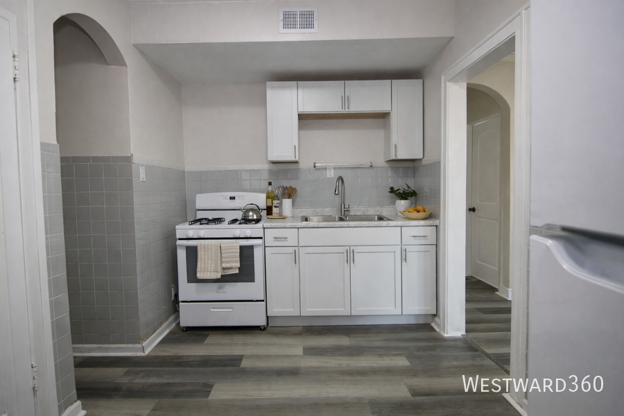 6704 S Wood St #1A - Photo 4 of 11