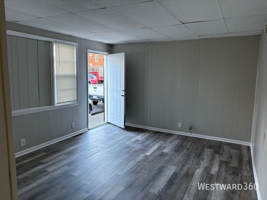 5001 Magoun Ave #1F - Photo 4 of 7