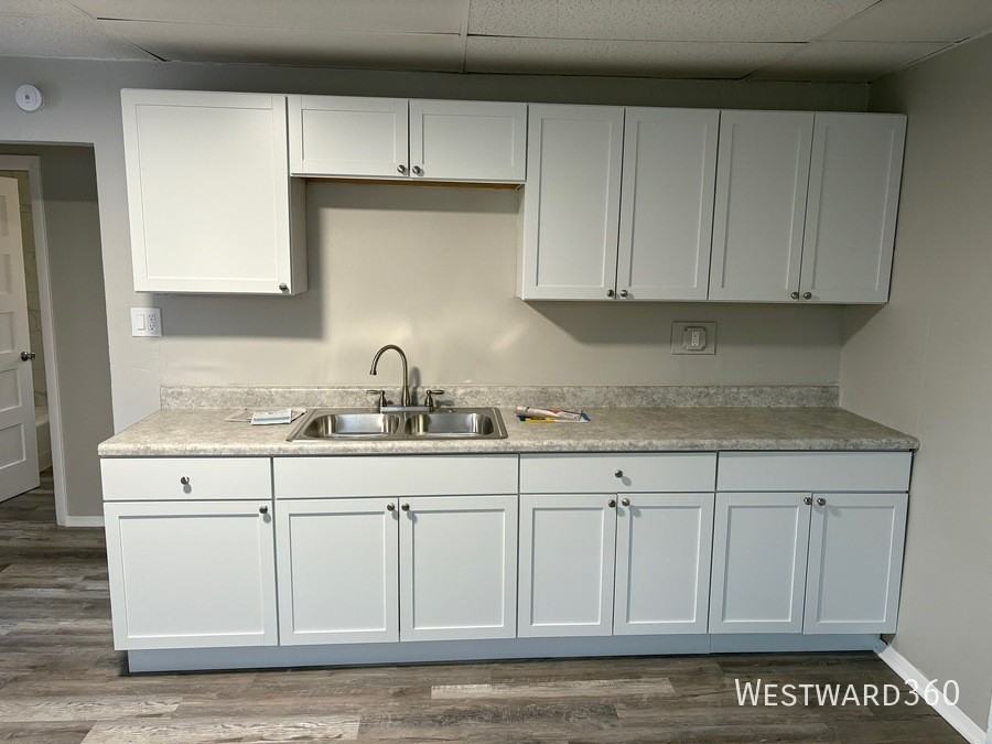 5001 Magoun Ave #1F - Photo 6 of 7