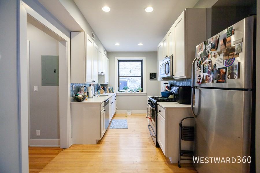 2032 W Berwyn Ave #3 - Photo 3 of 9