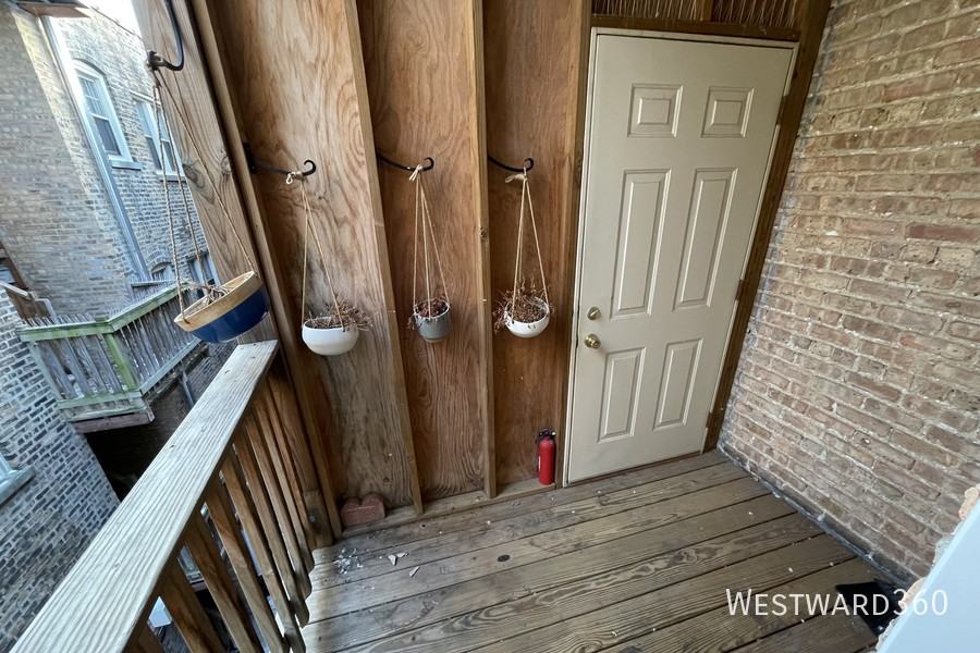 2032 W Berwyn Ave #3 - Photo 6 of 9