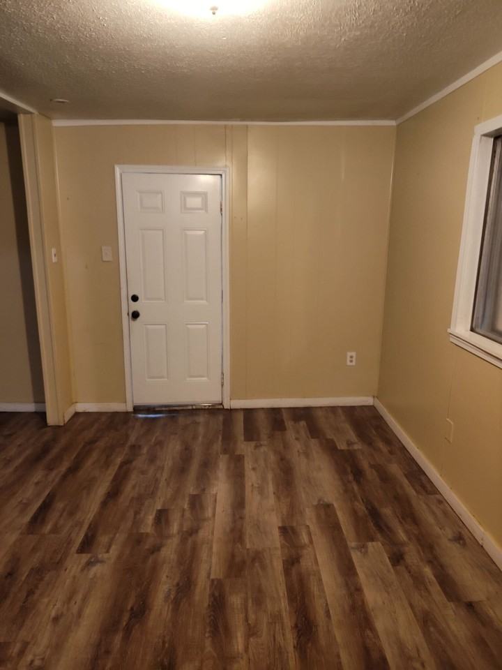 1018 Deryll St - Photo 3 of 7