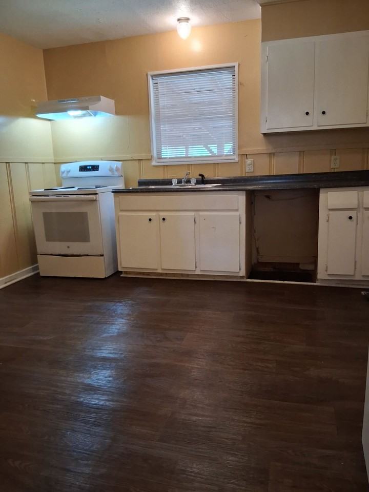 1215 Tara Rd - Photo 3 of 13