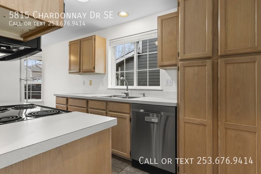 5815 Chardonnay Dr Se - Photo 3 of 24