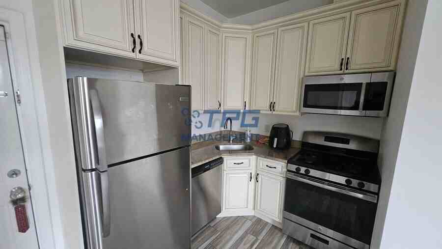 575 55th St #2F - Photo 6 of 13