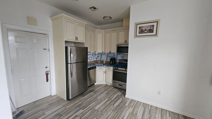 575 55th St #2F - Photo 7 of 13