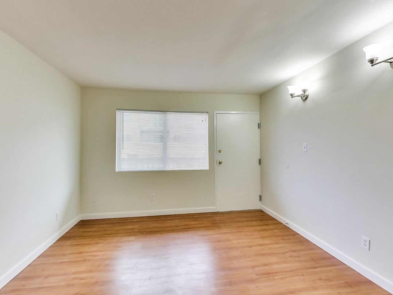 461 24th St - Photo 3 of 9