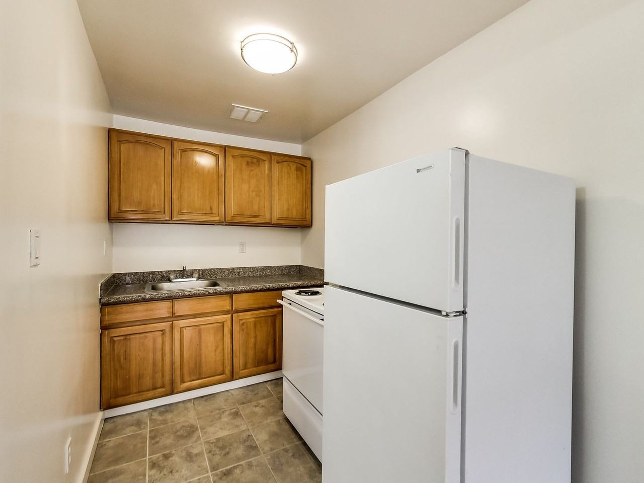 461 24th St - Photo 4 of 9