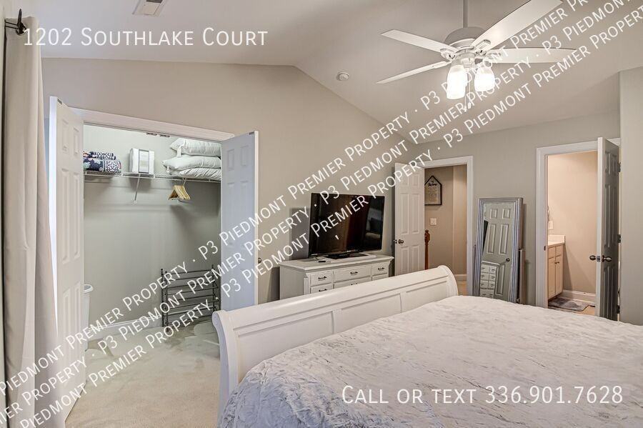 1202 Southlake Ct - Photo 3 of 35