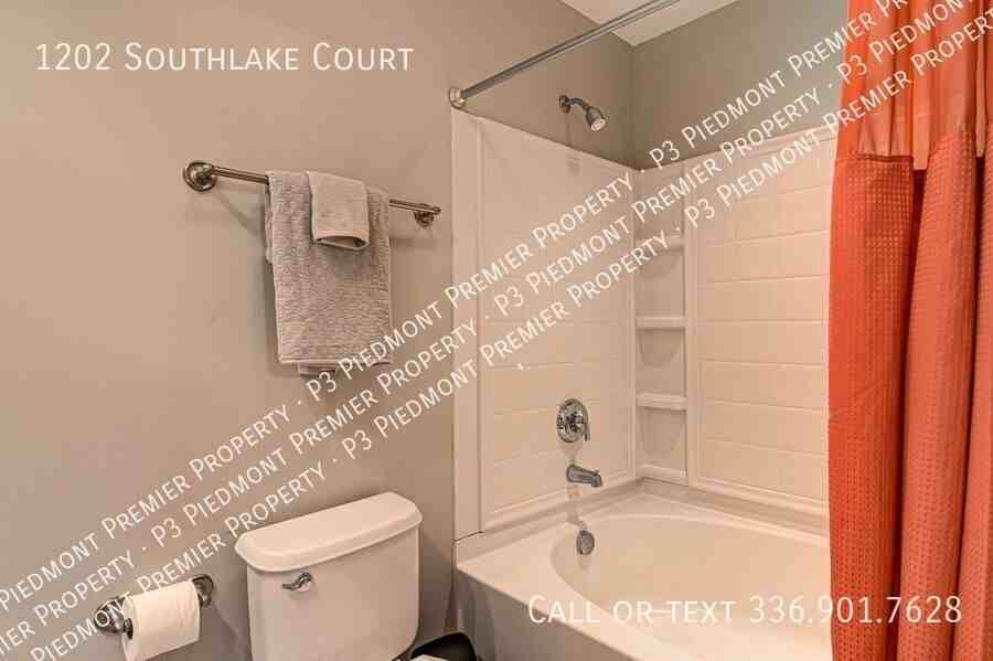 1202 Southlake Ct - Photo 6 of 35