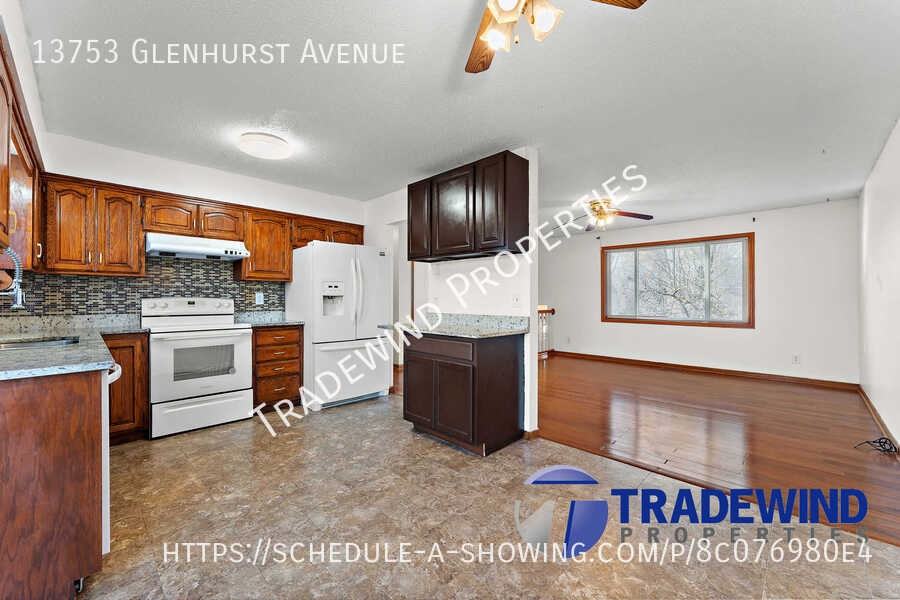 13753 Glenhurst Ave - Photo 3 of 25