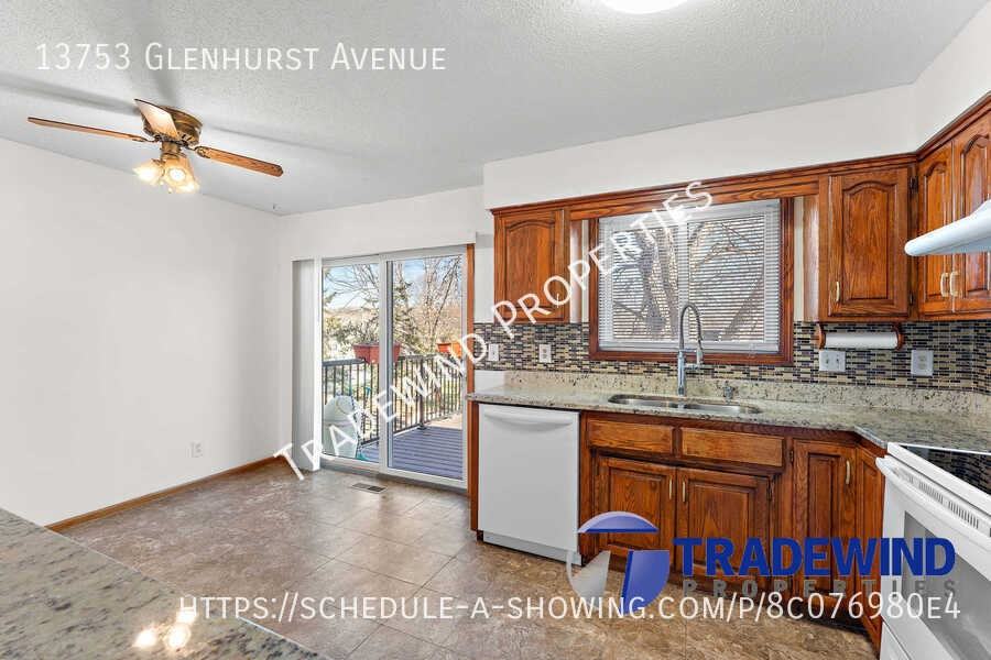 13753 Glenhurst Ave - Photo 4 of 25