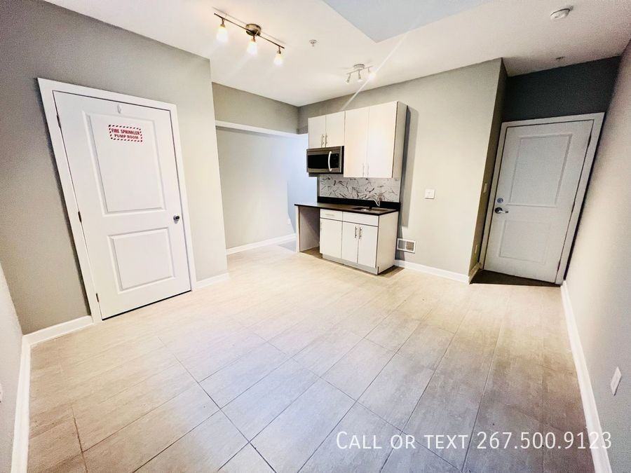 533 N Budd St #1A - Photo 3 of 8