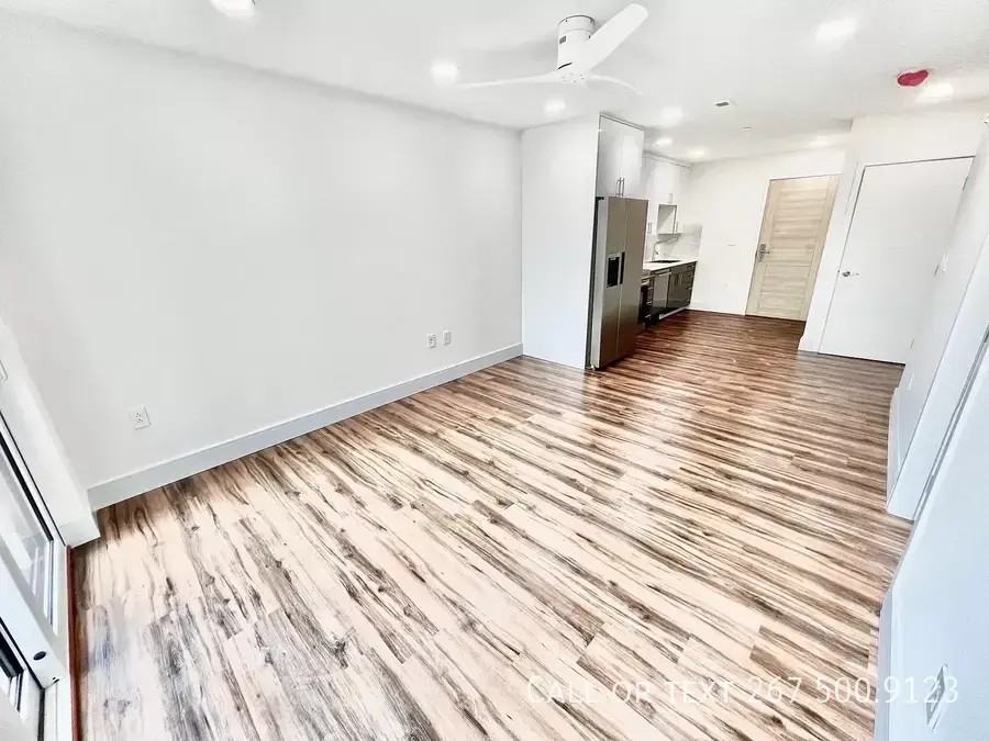 4902 Spruce St #205 - Photo 4 of 11